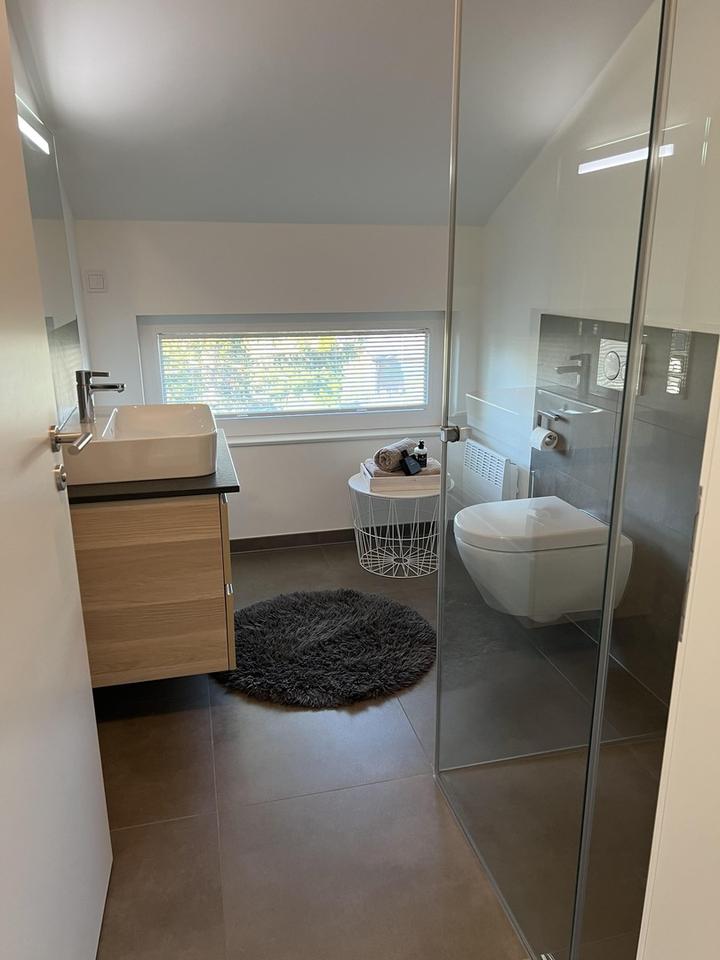 Neuwertiges Einfamilienhaus mit schönem Garten in privater Anliegerstraße – Bild 8