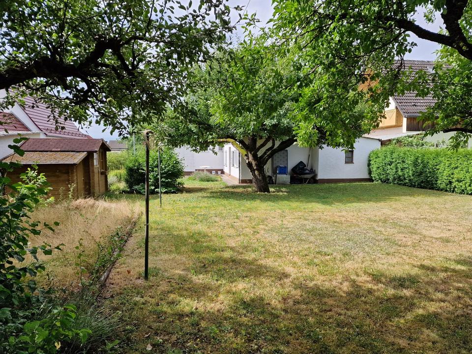 Grundstück mit renovierungsbedürftigen Altbestand – Bild 6