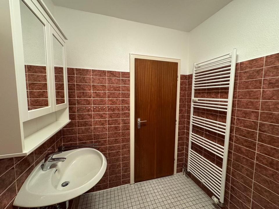 Solide Kapitalanlage: vermietete Etagenwohnung (Staffelmietvertrag), provisionsfrei – Bild 11