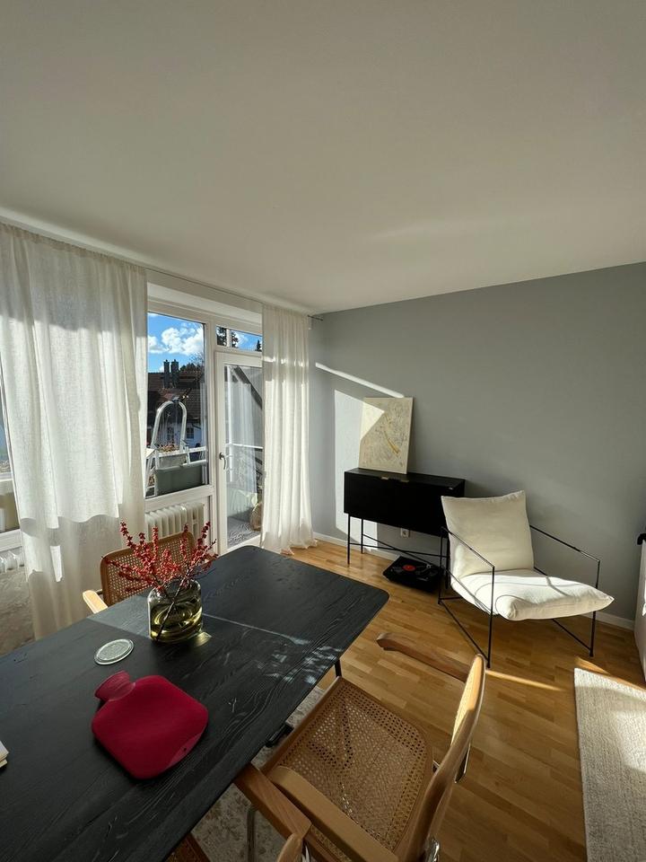 2 Zimmer, Einbauküche, hochwertiges Bad, Südbalkon – Bild 3