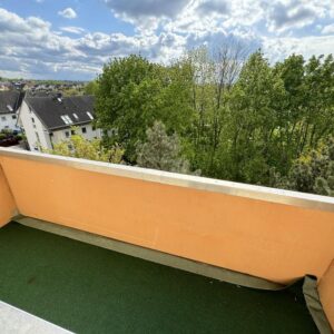 3-Zimmer-Wohnung mit Balkon, Stellplatz, EBK und Badewanne