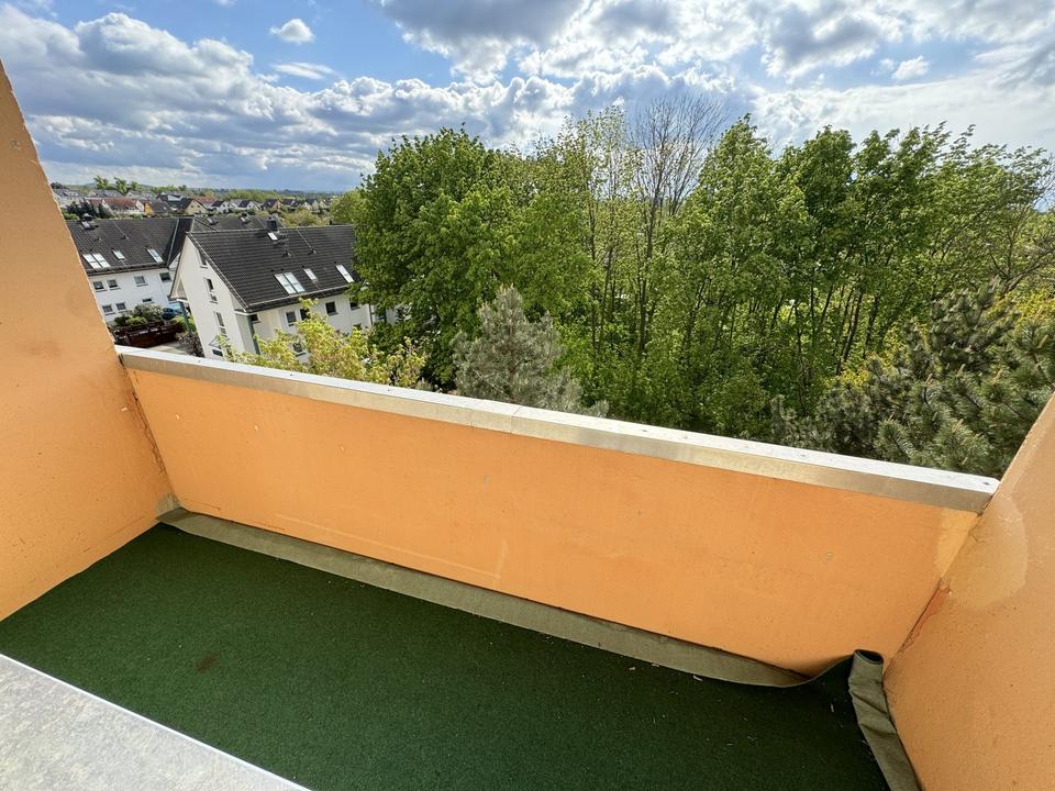 3-Zimmer-Wohnung mit Balkon, Stellplatz, EBK und Badewanne