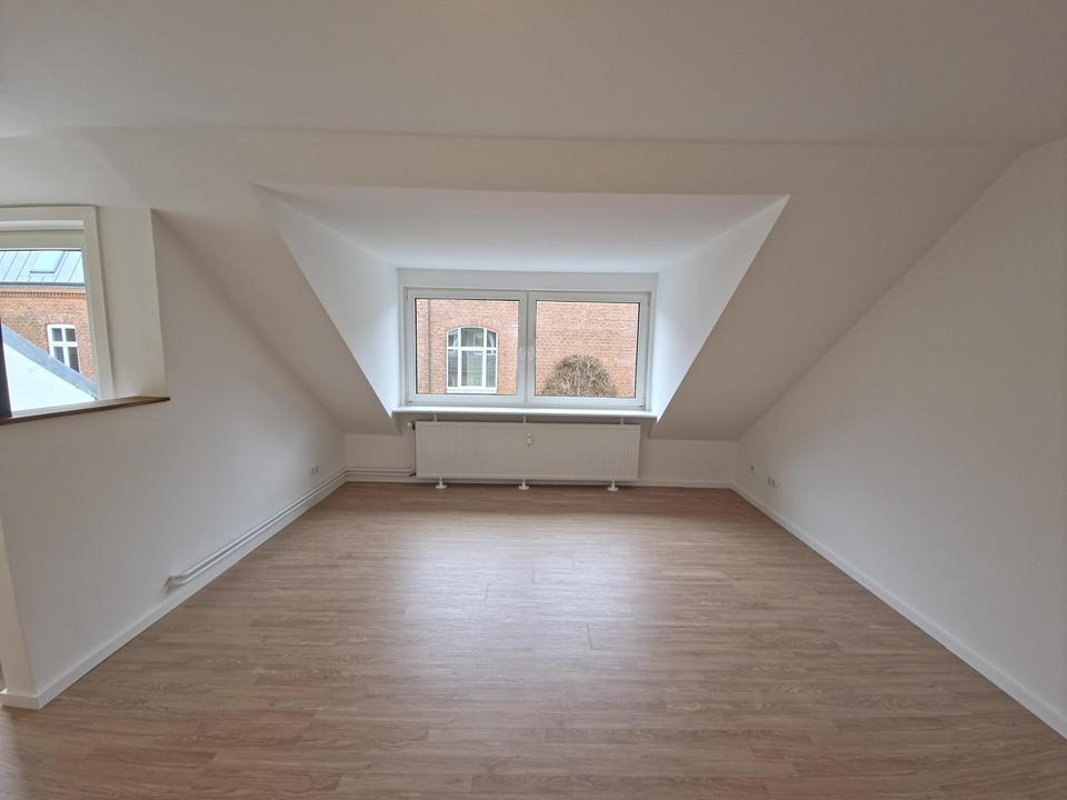 Hochwertig kernsanierte Dachgeschosswohnung mit Südbalkon – moderner Wohnkomfort auf ca. 55,4 m² – Bild 4