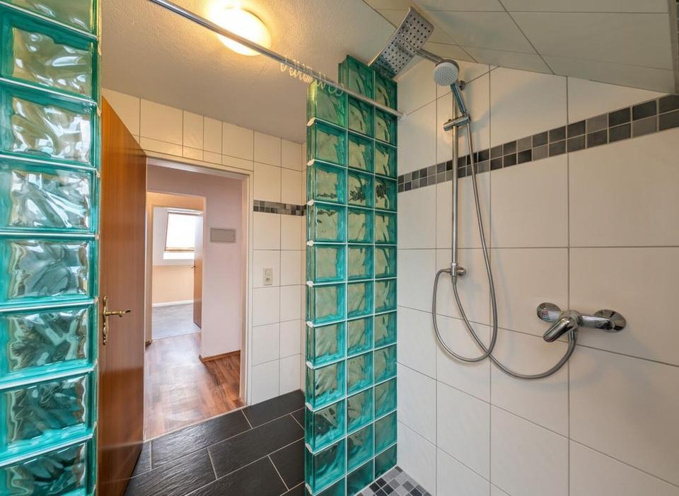 Mehrere Generationen oder ganz viel Platz: Großes Haus in Varel Stadt zu verkaufen – Bild 8