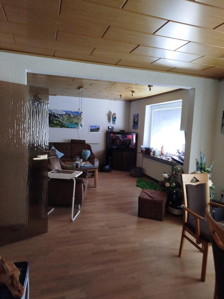 Gepflegtes Einfamilienhaus mit Nebengebäude und beheizbarem Pool – Bild 7