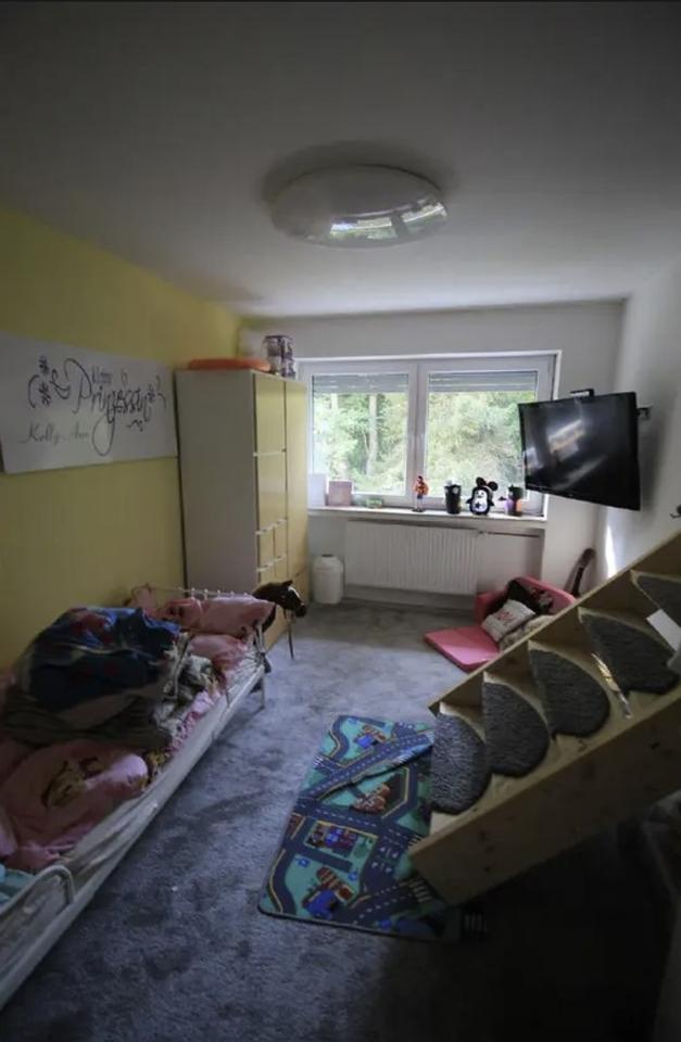 Wohnung wie ein eigenes Haus in Göttschied 180 qm - Einbauküche – Bild 8