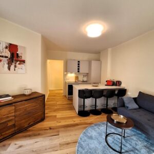 2,5 Zimmer Wohnung, frisch renoviert, möbliert Kastanienallee