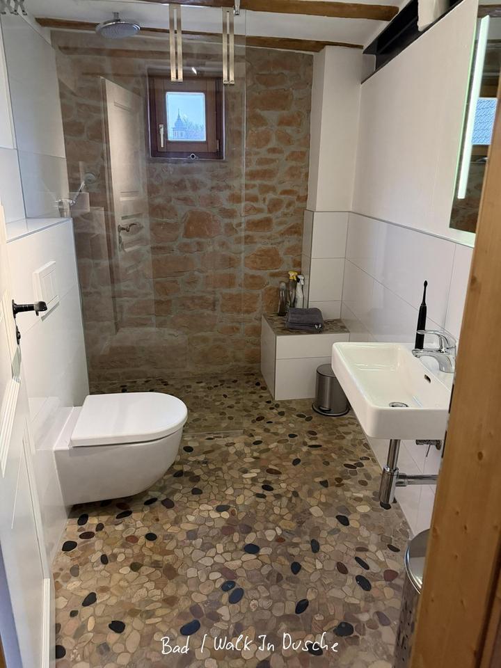 Haus mit zwei Wohneinheiten und einem separaten großen Garten – Bild 6