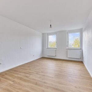 Helle kernsanierte 2,5-Zi.-Whg. in mit sep. Küche und Fensterbad - WG - tauglich