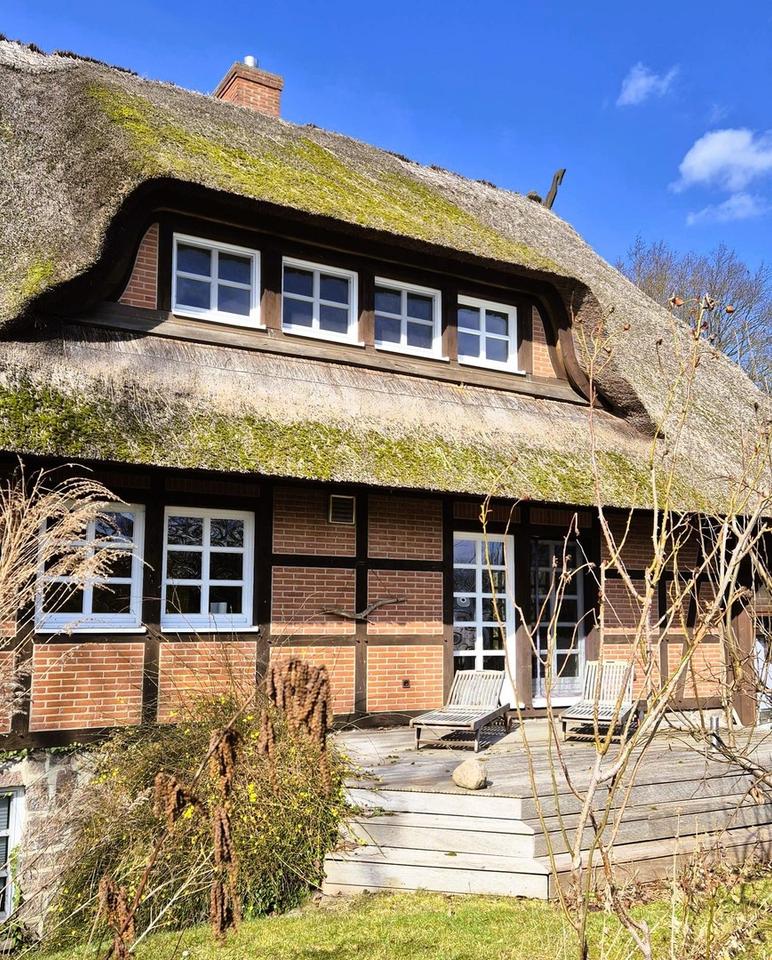 Weide, Wald und Wintergarten - Ein Traumhaus unterm Reetdach – Bild 2