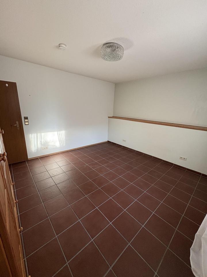 3-Zimmer-Souterrainwohnung mit Küche in Ermreus – Bild 9