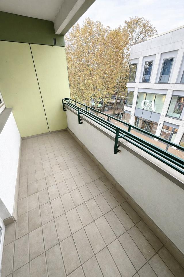 Kernsanierte 3-Zimmer Wohnung Erstbezug neue Küche WG geeignet – Bild 9