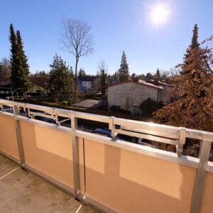 Umfassend modernisierte 2-Zi.-Wohnung | Balkon | oberste Etage | nur 3 Parteien | provisionsfrei