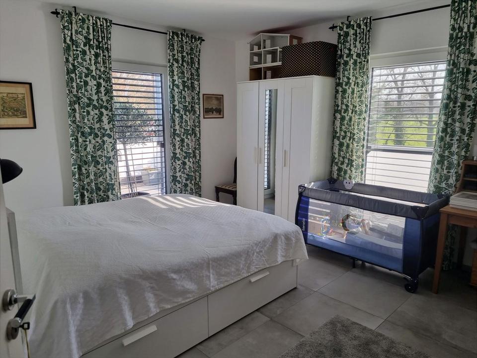 Moderne große Maisonettewohnung mit umlaufender Dachterrasse und zwei Balkonen – Bild 13