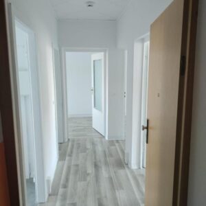 585 € | 117 qm | 6 ZKB Balkon | Günstige Fernwärme