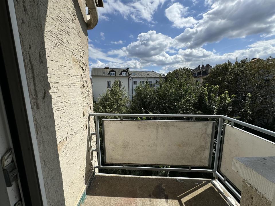 Charmante, großzügige 2-Zimmer-Wohnung mit Balkon in bester Lage auf der Berger Straße. – Bild 11