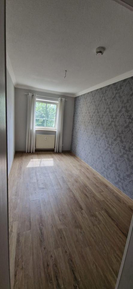 WG geeignete sehr helle 3,5-Zimmer-Wohnung mit Balkon – Bild 5