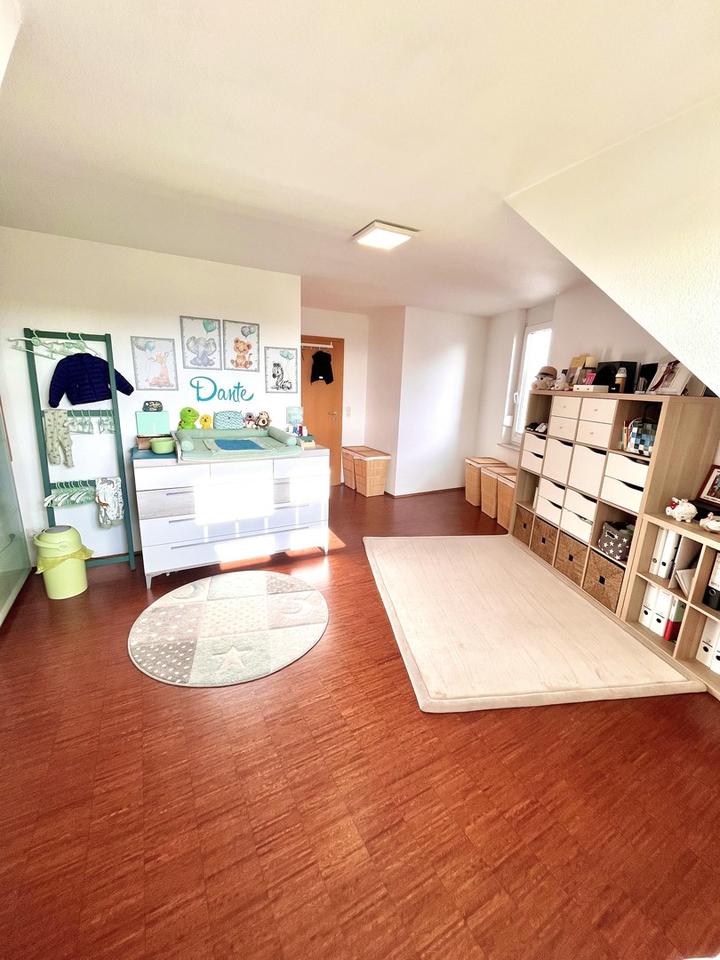 Möblierte 4,5-Zi.-Dachmaisonette mit Galerie, großem Balkon, TG & E-Ladestation – Bild 15