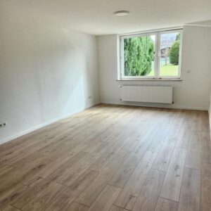 Erstbezug nach Renovierung: Moderne 1-Zi-Wohnung mit Küche in zentraler Lage