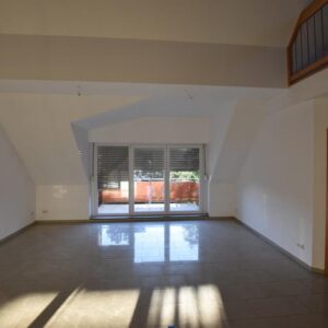 Hell und modern: 4-Zimmer Maisonette Wohnung