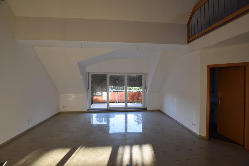 Hell und modern: 4-Zimmer Maisonette Wohnung