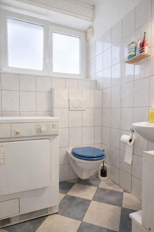 Charmante 3-Zimmer-Erdgeschosswohnung mit Loggia, EBK und Tiefgarage in zentraler Lage von Kelkheim – Bild 7