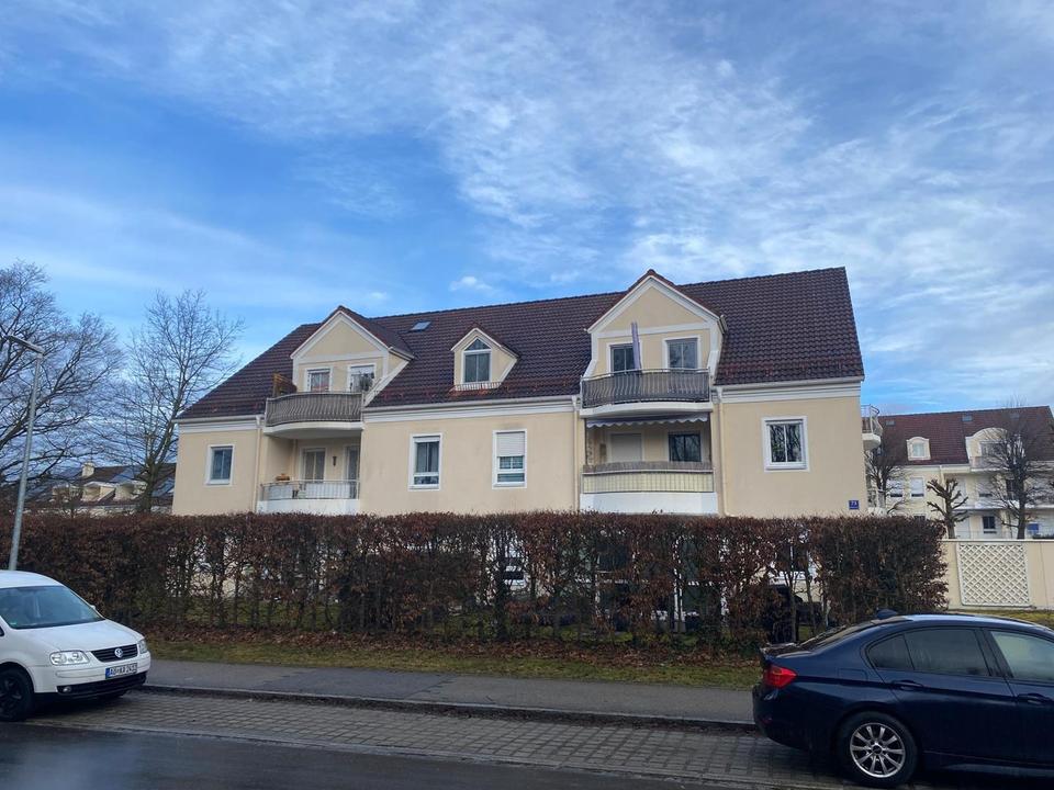 Charmante 1-Zimmer-Dachgeschosswohnung mit Balkon & Tiefgarage