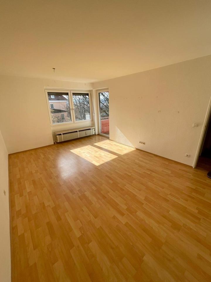 Stadtnahe 2-Zimmerwohnung mit Balkon + neue Heizung – Bild 2