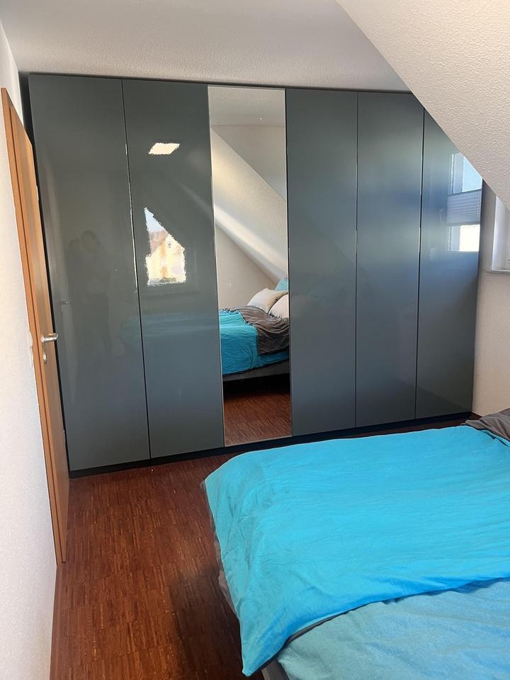 Möblierte 4,5-Zi.-Dachmaisonette mit Galerie, großem Balkon, TG & E-Ladestation – Bild 11