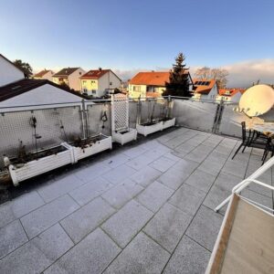 Exklusive 3-Zimmer-Terrassenwohnung in Neumarkt: 24 m² Panorama-Oase & 160 m² Privatgarten!
