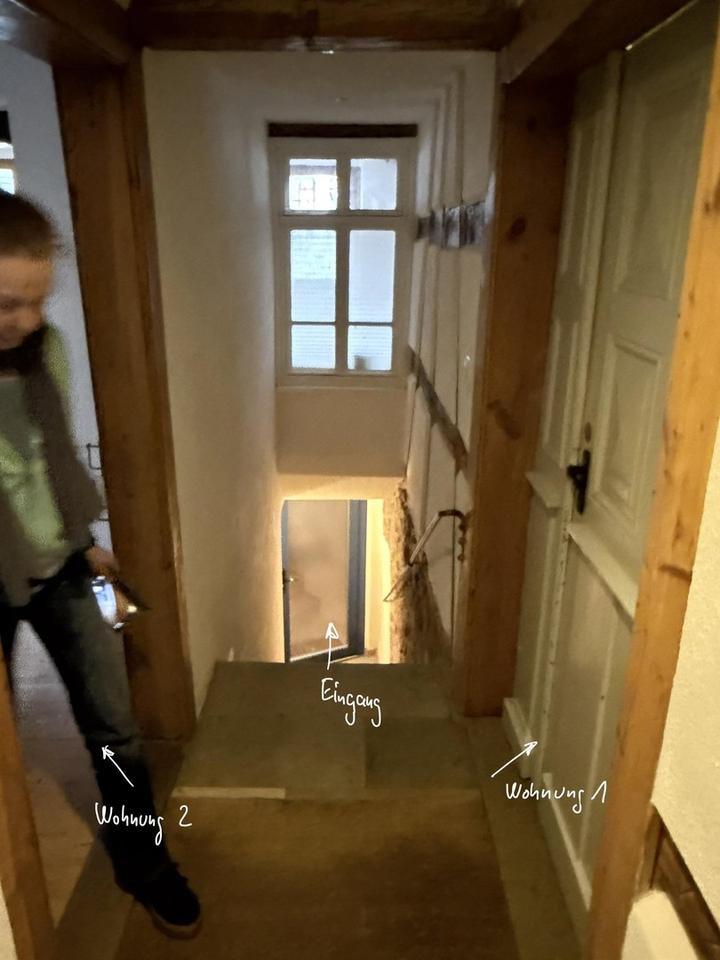 Haus mit zwei Wohneinheiten und einem separaten großen Garten – Bild 4