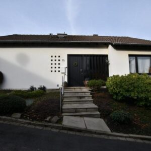 Familienfreundliches Einfamilienhaus mit Einliegerwohnung