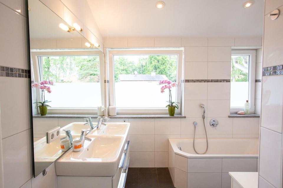 Vollausgestattete, möblierte Moderne Doppelhaushälfte am Wörthsee – Bild 3