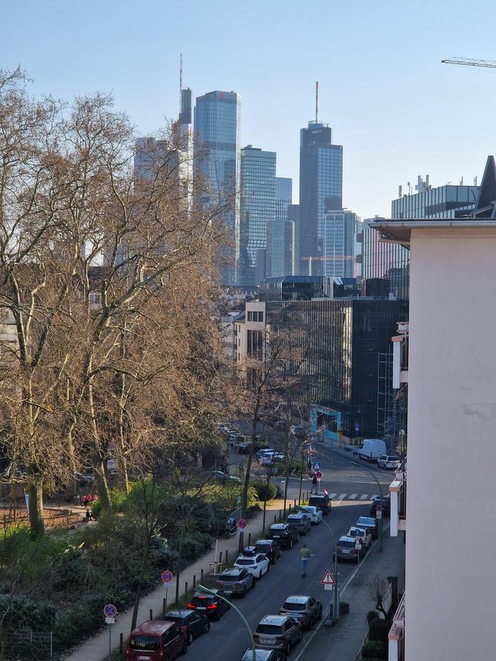 Westend-Nord: 3,5 -Zimmer-Wohnung mit Skyline-Blick – Bild 4