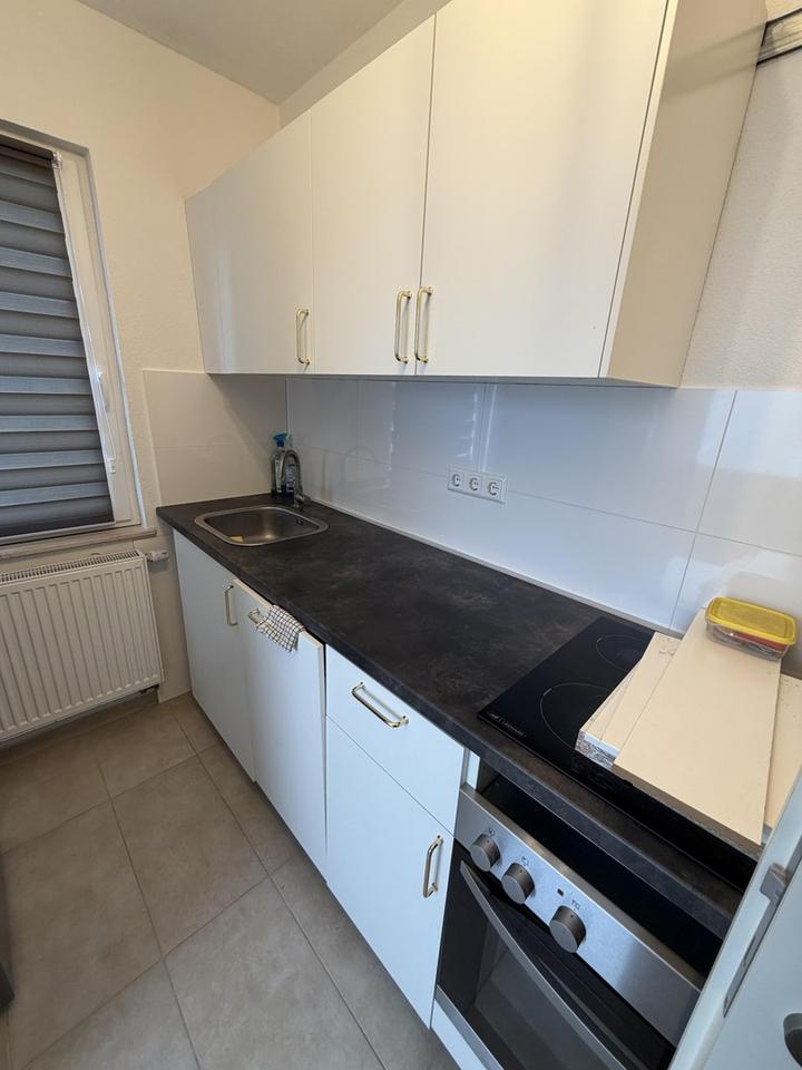 Helle freundliche 2 Zimmer Wohnung mit Einbauküche und Garten – Bild 8