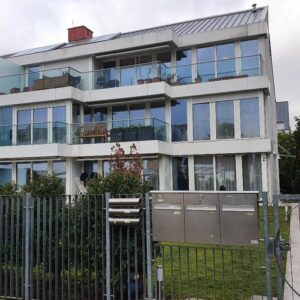 Exklusive, möblierte 4-Zimmer-Wohnung mit Balkon und EBK in Frankfurt-Hausen