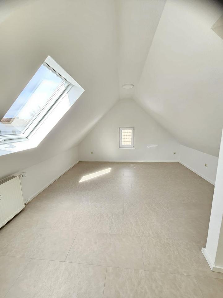 Charmante 2-Zimmer-Dachgeschosswohnung mit Einbauküche in ruhiger Lage von Gießen