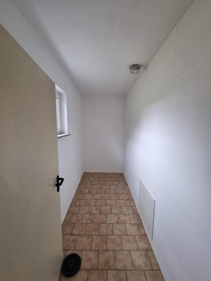 2-Zimmer Erdgeschosswohnung mit großem Wohnbereich, offener Küche und Garage – Bild 11