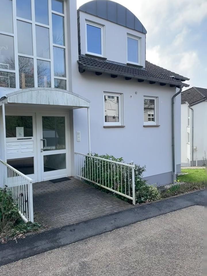 Attraktive 3-Zimmer-Wohnung in bevorzugter Höhenlage mit unverbaubarer Fernsicht – Bild 4