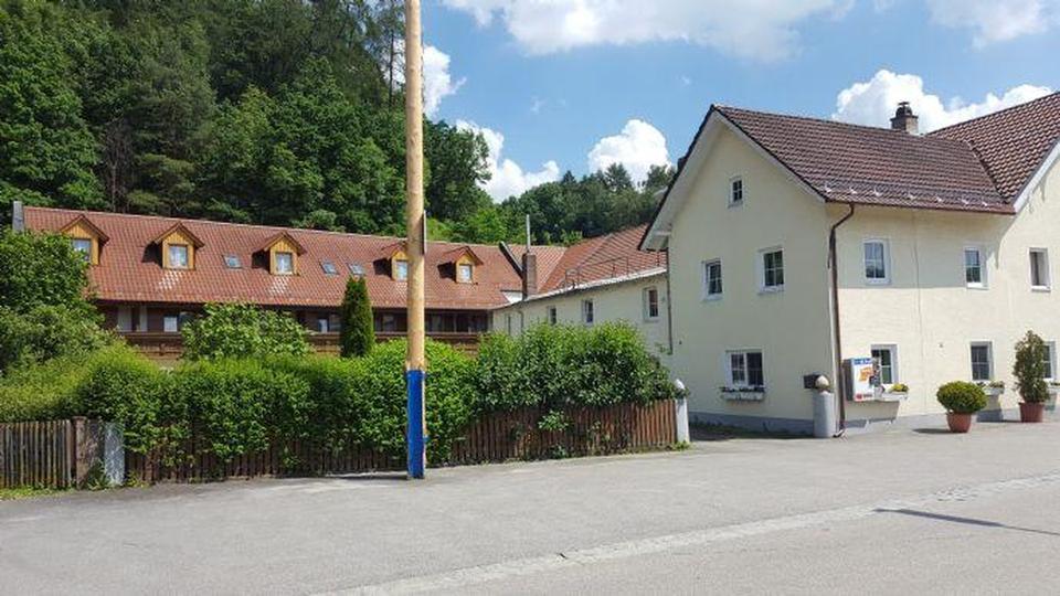 Pension 19 Zimmer, Gasthaus, Biergarten & Betreiberwohnung, Umwandlung "Gewerbe für Wohnen" – Bild 4