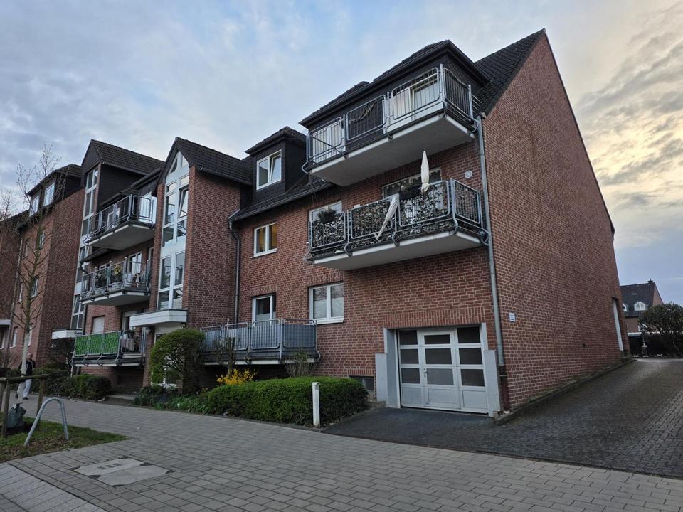 Moderne und helle 2-Zimmer-Dachgeschosswohnung mit Balkon in Moers-Kapellen - WBS erforderlich – Bild 2