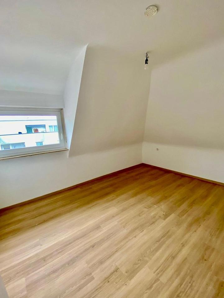 Helle 4 Zimmer DG-Wohnung in Stuttgart Ost – Bild 2