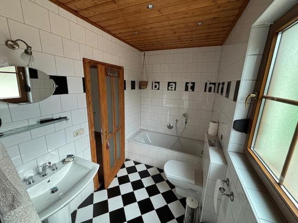 gepflegtes EFH mit Garten, Doppelgarage, Gartenhaus uvm. in Weisendorf – Bild 8