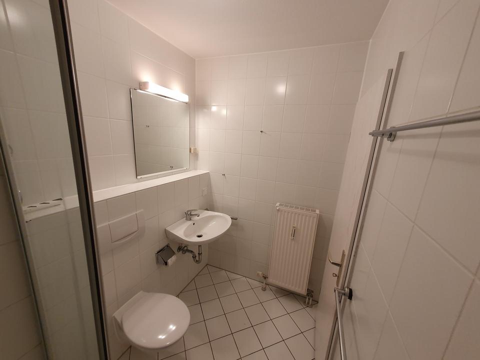 Große 1-Zimmer Wohnung mit separater Küche, großem Balkon und Lift – Bild 12