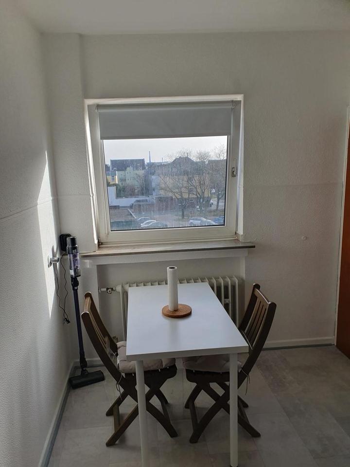 Helle und gepflegte 1-Zimmer-Wohnung mit Einbauküche – Bild 3