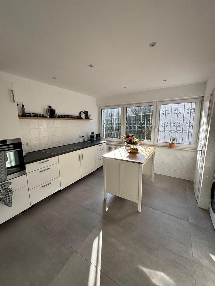 Naturnahe, charmante Wohnung 4 ZKB mit Wintergarten und Ausblick ins Grüne – Bild 3