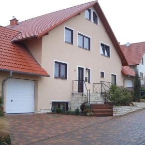 Exklusive, lichtdurchflutete 4-Zimmer Maisonette-Wohnung mit Balkon, teilmöbliert