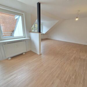 Hochwertig kernsanierte Dachgeschosswohnung mit Südbalkon – moderner Wohnkomfort auf ca. 55,4 m²