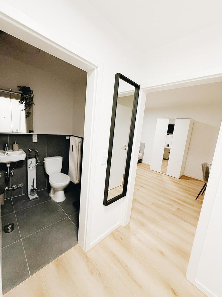 Helles Apartment mit Terase (Frisch saniert + Vollmöbliert) – Bild 9