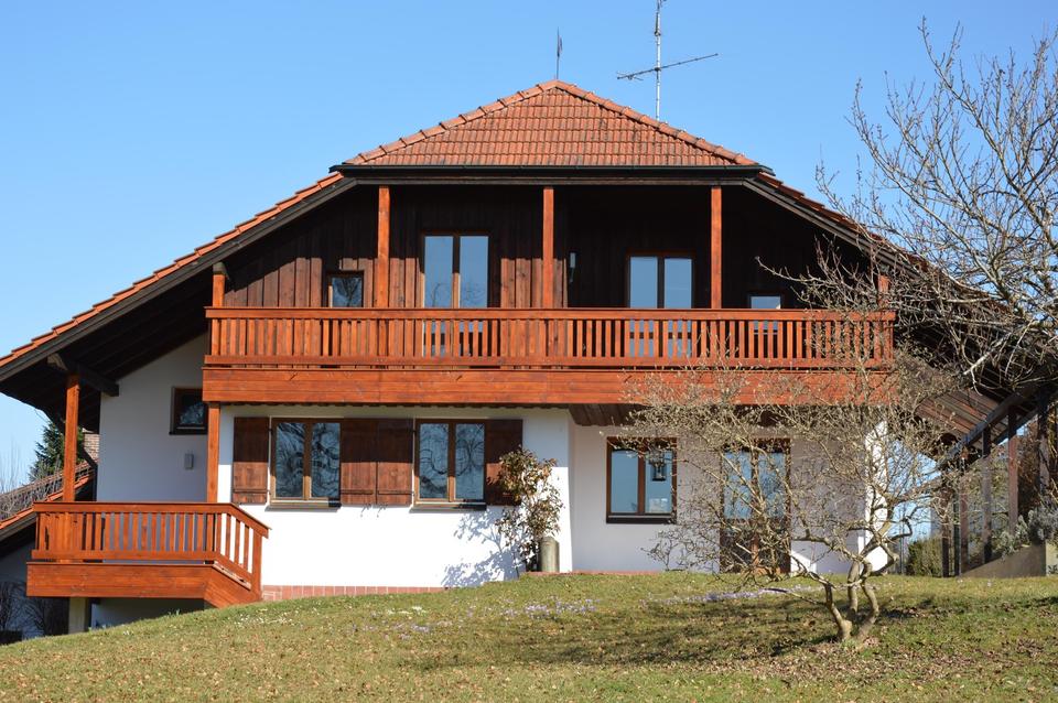 Solides Einfamilienhaus mit großem Grundstück für Gestalter und Familien